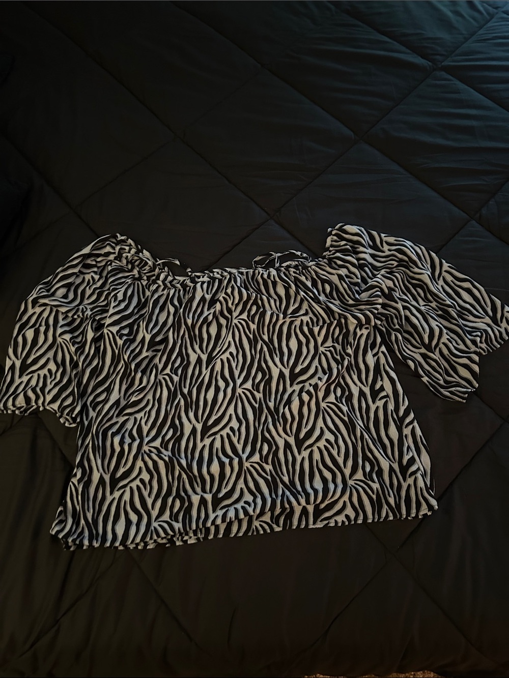 Off-Shoulder Zebra Print Blouse - Black & White